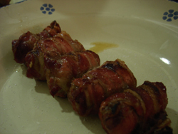 洗濯物の下で食べるモツ焼き~チステルニーノ_f0106597_1935150.jpg