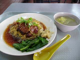 叉焼雲呑麺 ＠ Ang Mo Kio の珈琲店（コピティアム）_a0002177_1210585.jpg