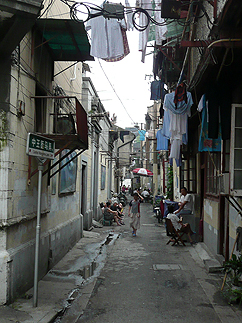 上海 豫園老路の商店街の横道の愉しさ。_b0014003_1375243.jpg
