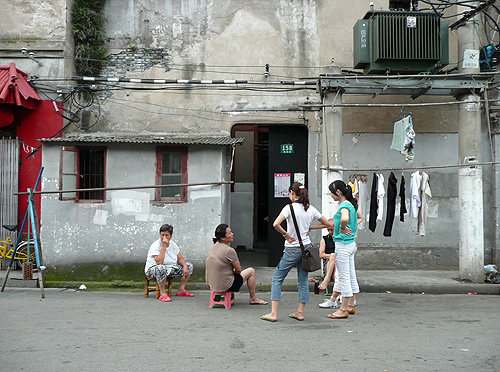 上海　豫園老路の商店街の横道の愉しさ。_b0014003_138322.jpg