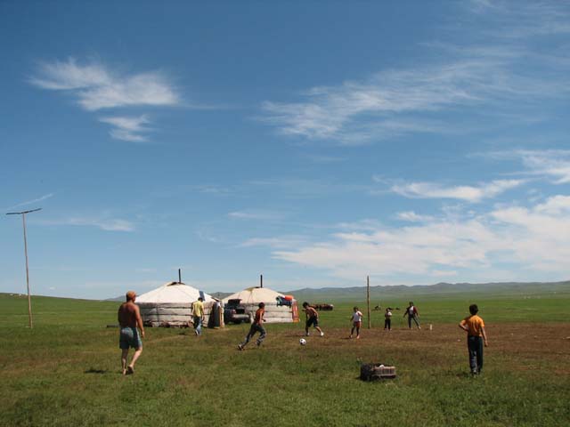 Mongolia vol.６　「　大草原の小さな家の大きな家族　」_a0086274_1558243.jpg