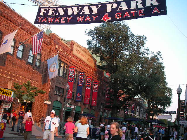 Fenway 名物を食べ損ねる_e0061902_23165984.jpg
