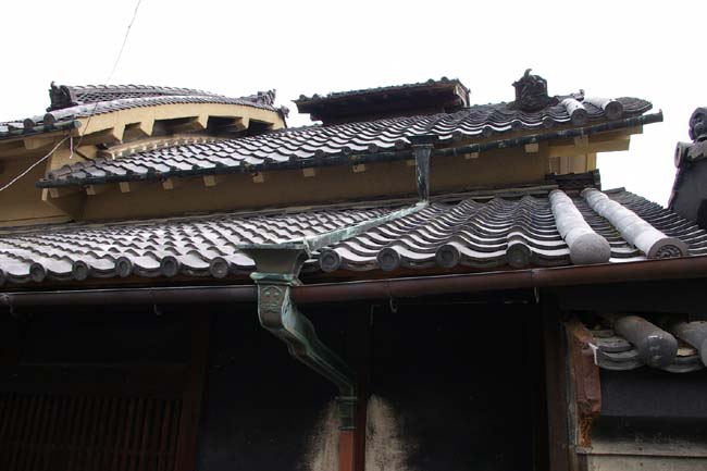 煙抜きの小屋根_f0130879_23212618.jpg