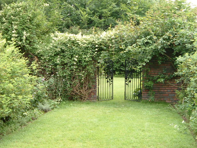 The Secret Garden_c0128489_16343160.jpg