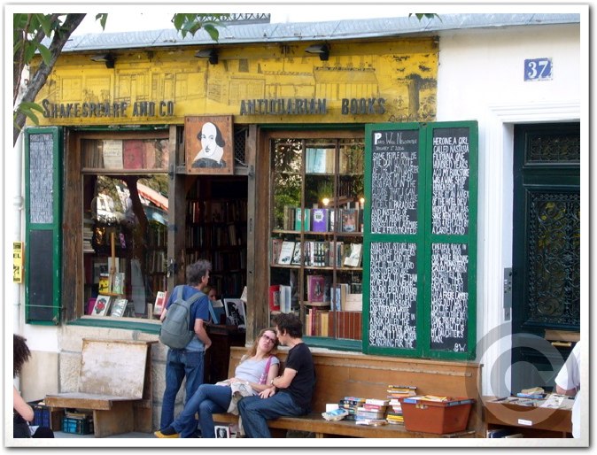 ■街角の本屋(パリ)_a0008105_8553771.jpg