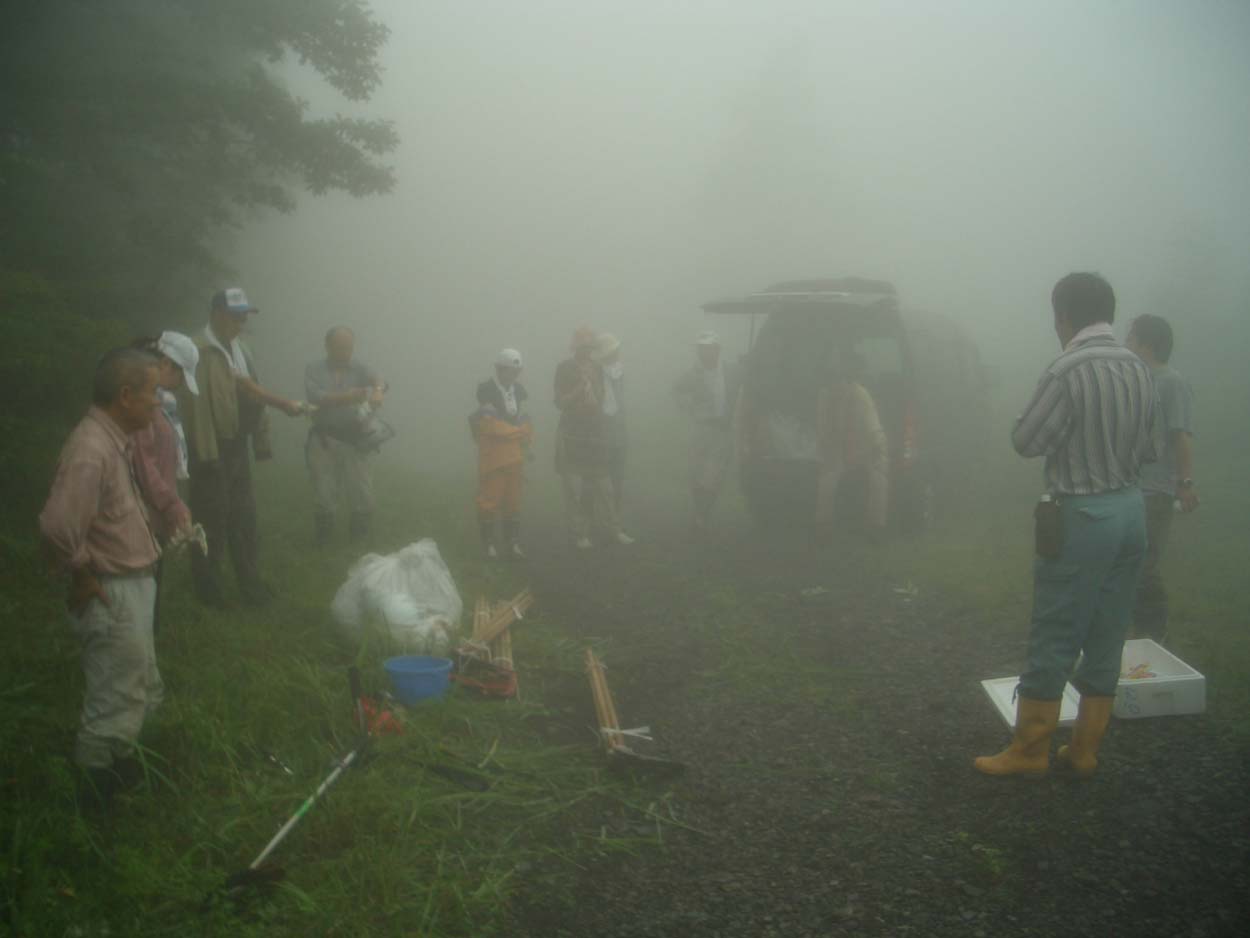 富士山で下草刈り_f0141310_2322031.jpg