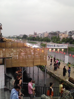 鴨川のほとり_e0049681_1204555.jpg