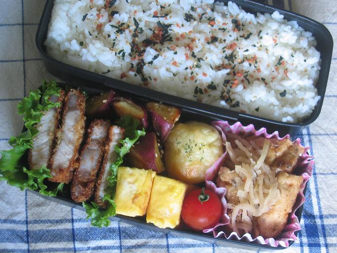 トンカツ弁当_f0133849_7532526.jpg