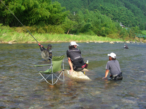 川も町も“祭り”で大賑わい！！_a0056140_9423075.jpg