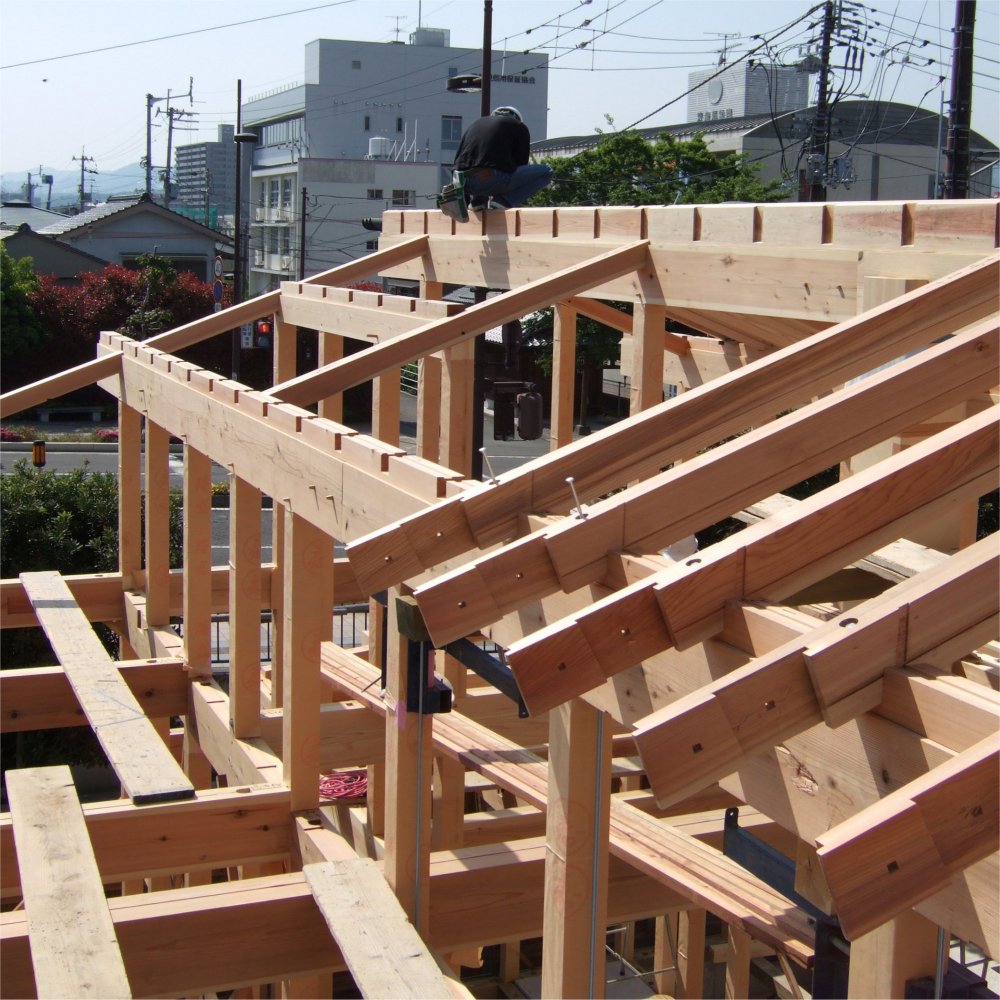 登り梁での小屋組 土佐の鯨の住いる塾 アクシス建築研究所