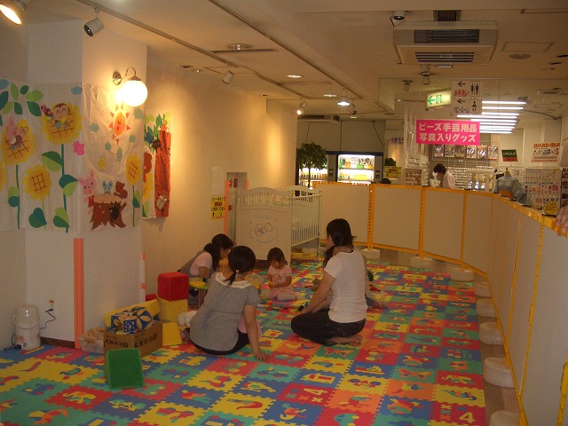 浜んまち『ちびっこルーム』_f0142009_1042650.jpg