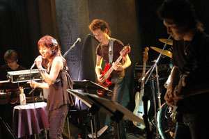 鮎川麻弥 LIVE REPORT !!_c0118528_20304931.jpg