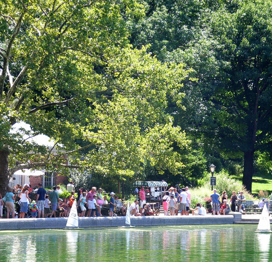セントラルパークで模型ヨット遊びのできる池 Conservatory Water_b0007805_10435920.jpg