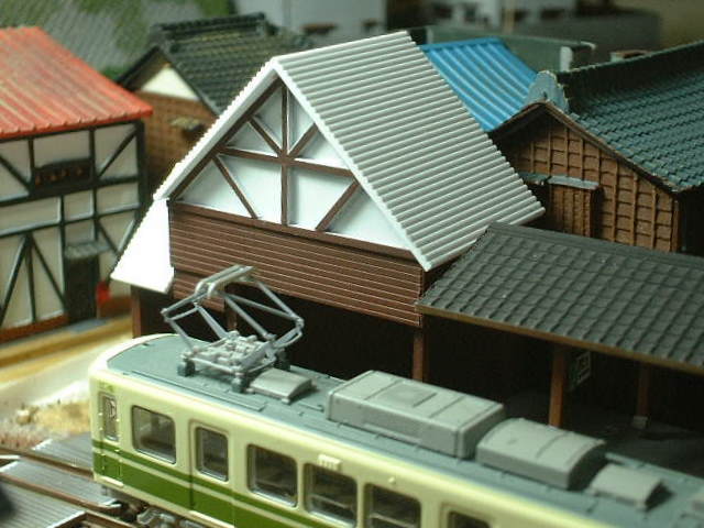 江ノ電ジオラマ第10弾！（126）江ノ島駅駅舎塗装 : 湘南ジオラマ