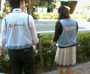 駅界隈をお掃除・伊藤ハムの社員_f0073848_9543486.jpg
