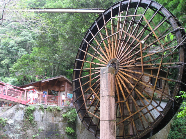 日本一大きい水車 でかまるくん 山口県玖珂郡美川町 きのぴー写真館ヽ 日本一大きい水車 でかまるくん 山口県玖珂郡美川町 きのぴー写真館ヽ