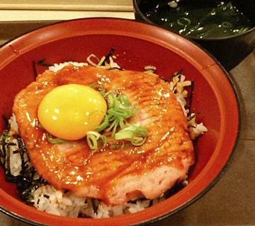 久々のハズレ まぐろユッケ丼 並 580円 すき家 浪花お好み焼き三昧 久々のハズレ まぐろユッケ丼 並 580円 すき家 浪花お好み焼き三昧