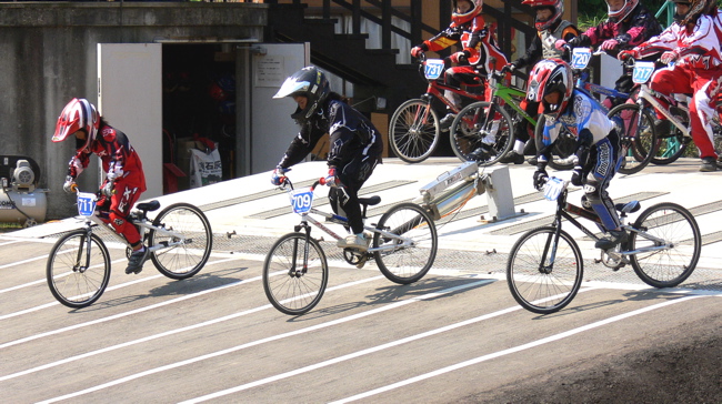 2007環太平洋BMX選手権大会in上越Day2VOL9ガールズ5~12才クラス決勝の画像垂れ流し_b0065730_2062277.jpg