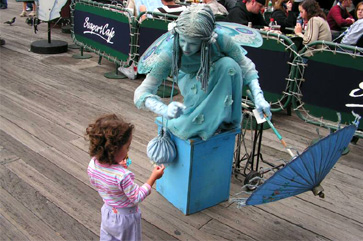 動かないパフォーマンス Living Statue_b0007805_111792.jpg