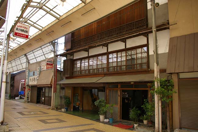 地場の商店街_f0130879_0475359.jpg