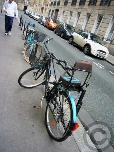 ■街角の自転車（パリ）_a0008105_415713.jpg