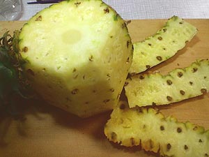 ☆パイナップルの切り方☆_c0092953_2142914.jpg