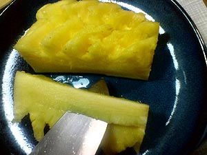 ☆パイナップルの切り方☆_c0092953_2145346.jpg