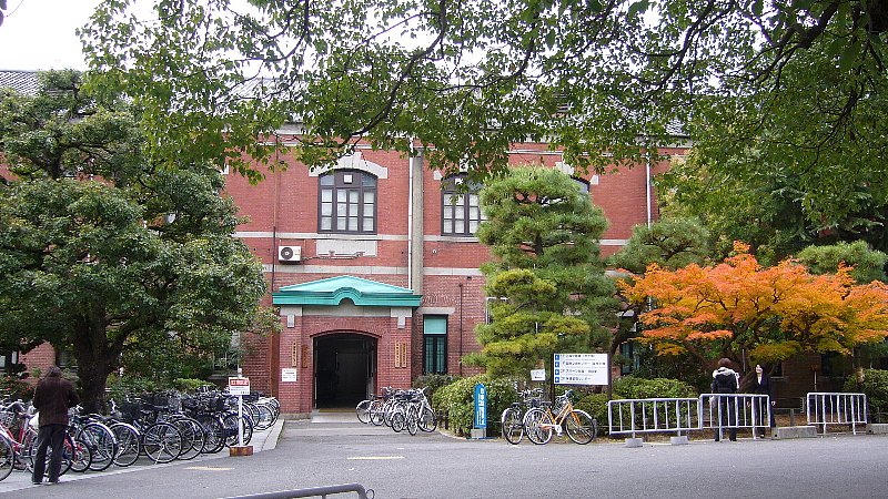 京都大学・保健管理センター/学生部　（旧石油化学教室本館）_c0112559_16402787.jpg