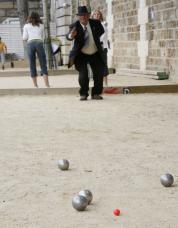 La pétanque, plébiscitée par les \"bourgeois-bohèmes\"_e0089628_2155255.jpg