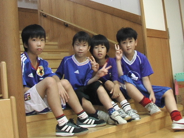 8月23日キッズサッカーinごしょの保育園『夏休み恒例☆ちびっ子コーチ編』_e0127003_2345976.jpg