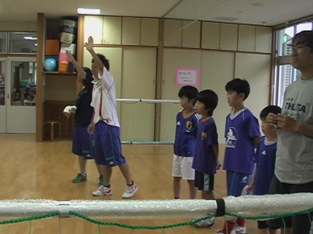 8月23日キッズサッカーinごしょの保育園『夏休み恒例☆ちびっ子コーチ編』_e0127003_2362734.jpg