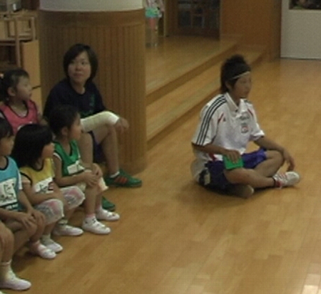 8月23日キッズサッカーinごしょの保育園『夏休み恒例☆ちびっ子コーチ編』_e0127003_339031.jpg