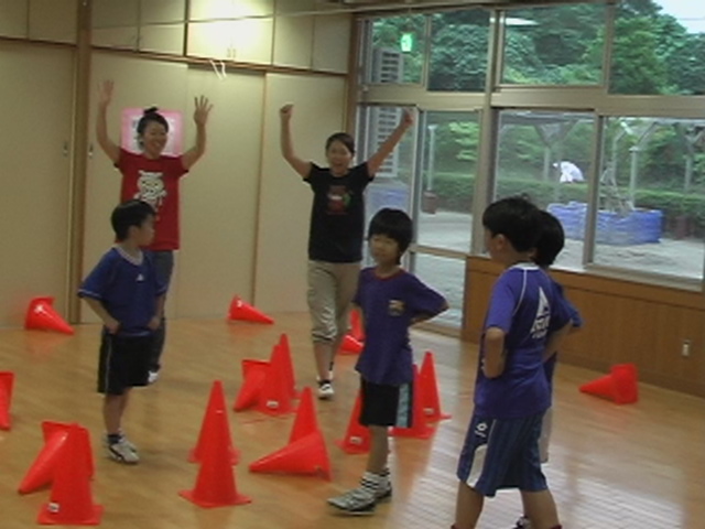 8月23日キッズサッカーinごしょの保育園『夏休み恒例☆ちびっ子コーチ編』_e0127003_3454883.jpg