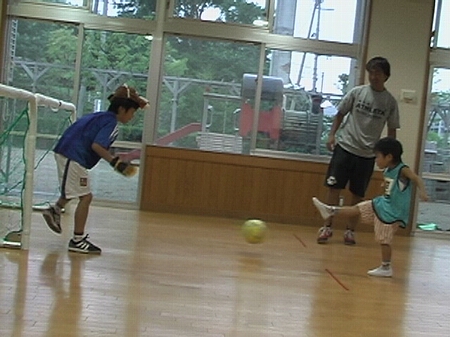 8月23日キッズサッカーinごしょの保育園『夏休み恒例☆ちびっ子コーチ編』_e0127003_3555227.jpg