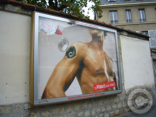 ■街角の広告（パリ）_a0008105_17145351.jpg