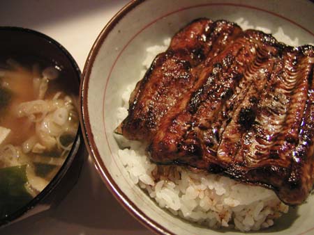 鳥へいの深夜でもＯＫの　ウナ丼　定食！_f0053279_2254849.jpg