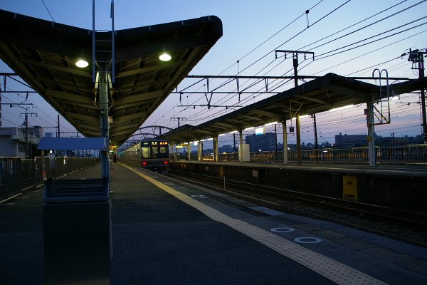 夕方の駅_c0077605_9382614.jpg