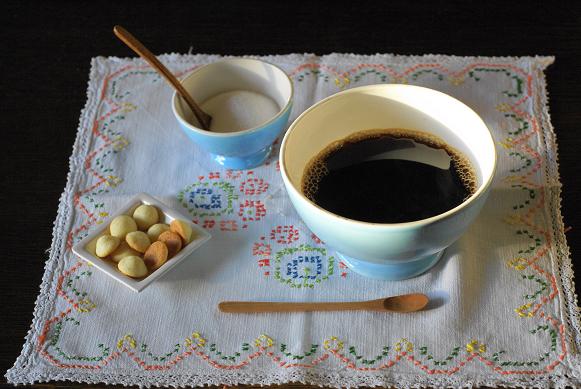 リサ・ラーソン作品展・ベルギー・tonbi　coffee（ごった煮）_f0102363_1565897.jpg