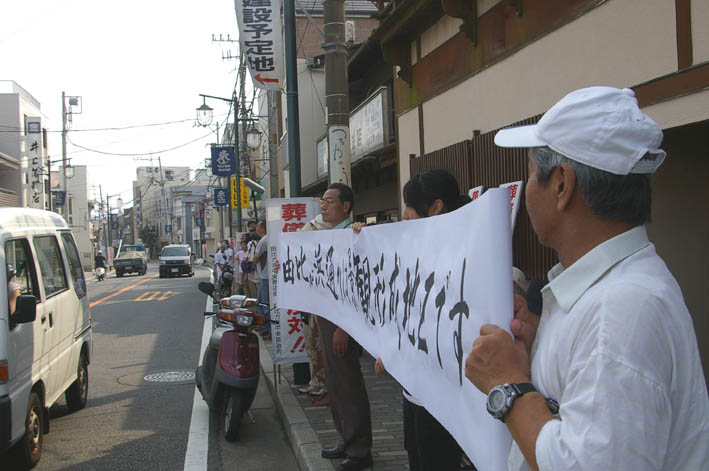 古都鎌倉・由比ガ浜通りの葬儀場強行着工、２７日は見送り_c0014967_113666.jpg