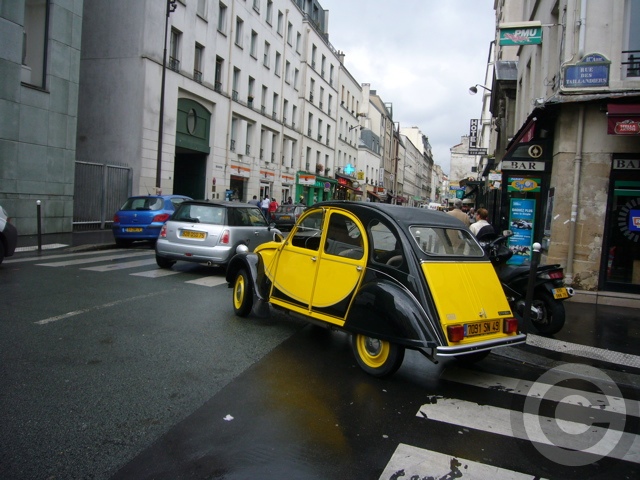 ■街角の車（パリ）_a0008105_1024317.jpg