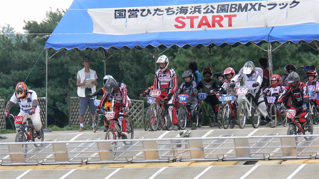 2007東日本BMX選手権大会inひたちvol８ クルーザー１３〜４０オーバークラス決勝の画像垂れ流し_b0065730_1847432.jpg