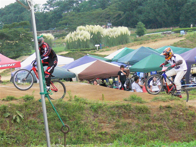 2007東日本BMX選手権大会inひたちvol８ クルーザー１３〜４０オーバークラス決勝の画像垂れ流し_b0065730_18475153.jpg