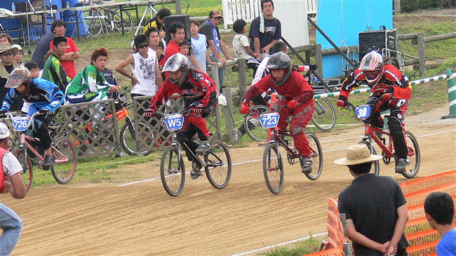 2007東日本BMX選手権大会inひたちvol10 G13才オーバー、B5~8才クラス決勝の画像垂れ流し_b0065730_21143953.jpg