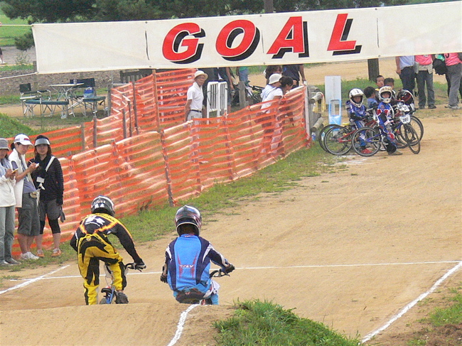 2007東日本BMX選手権大会inひたちvol11 ボーイズ９−１０、１１−１２才クラス決勝の画像垂れ流し_b0065730_2317472.jpg