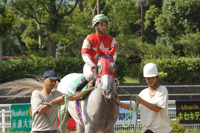 2007年8月26日（日） 高知競馬 8R パートナーＧＰ特別 パドック_a0077663_21341211.jpg