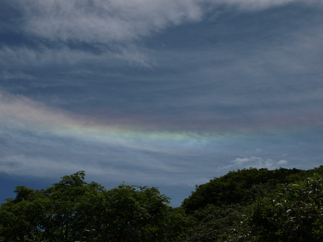 彩雲？環水平アーク？_c0007501_23255213.jpg