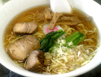 近所のラーメン屋にて_c0136330_1825338.jpg