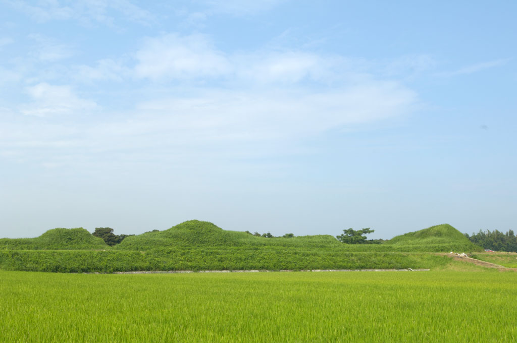 福津点描 2 須多田ニタ塚古墳・新原奴山古墳群・JAむなかた津屋崎カントリーエレベーター 空 sora そら