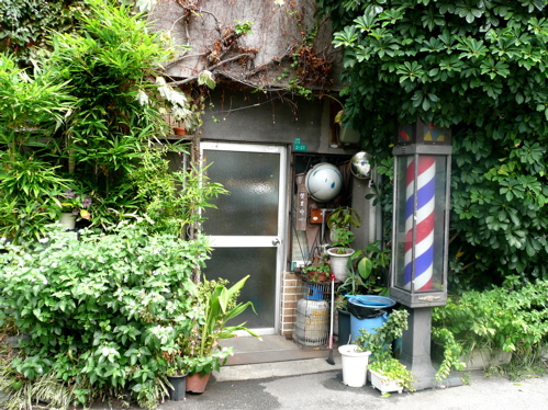 * 床屋さん *_f0146198_0502050.jpg
