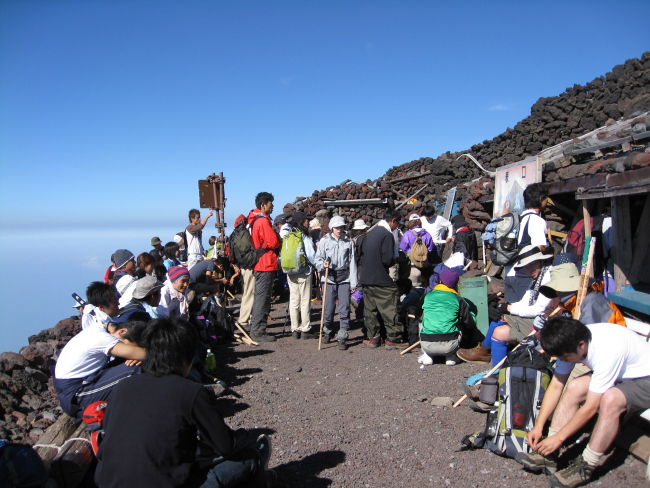 富士登山 part7(九合五勺～頂上)_c0124029_2252526.jpg